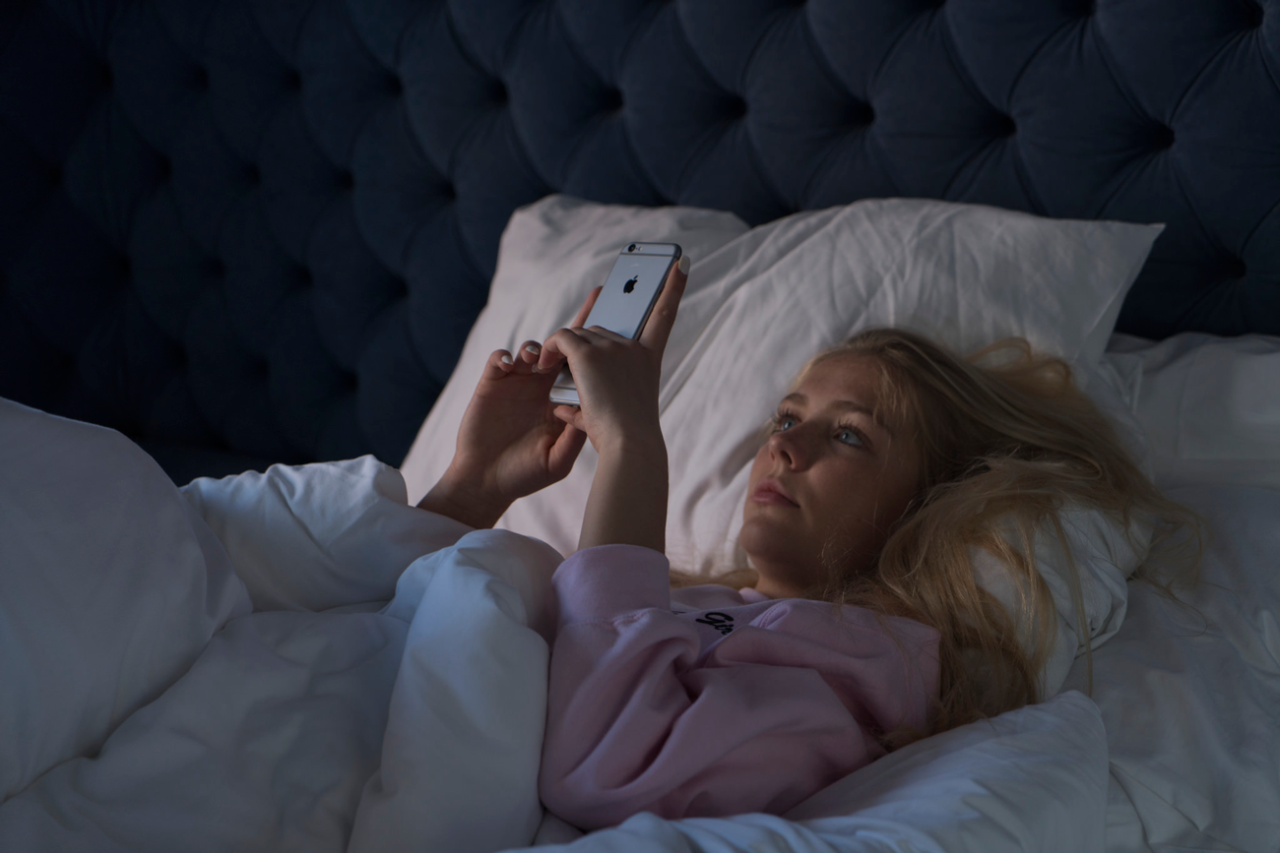 7 Questions You Should Ask Yourself Before Texting Your Ex