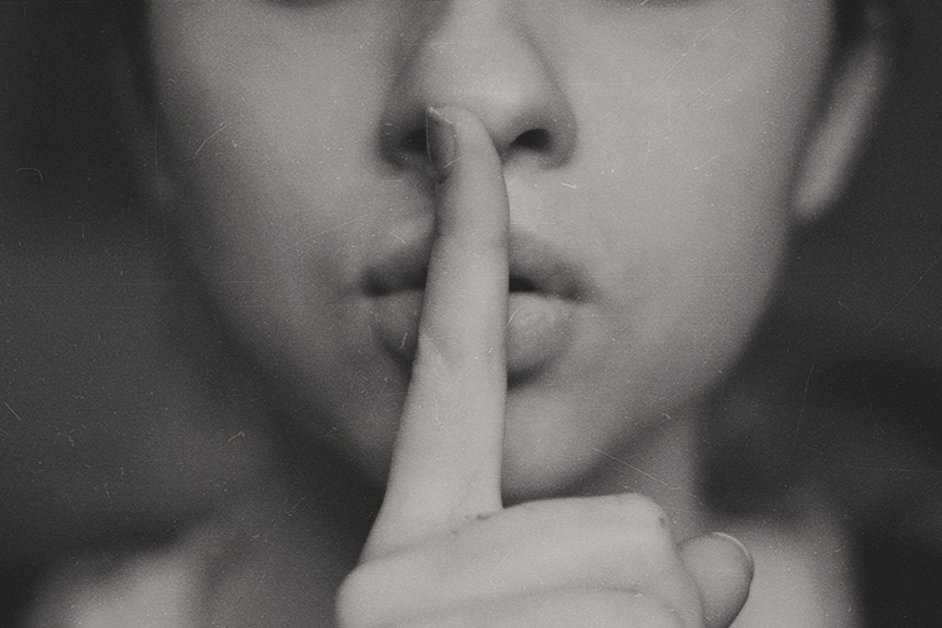 30 People Confess Their Family’s Darkest Secret