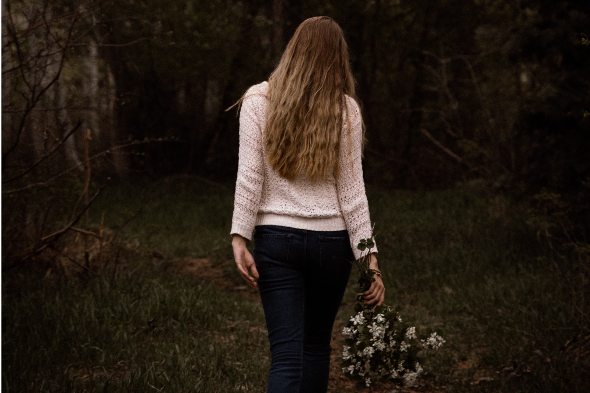 How To Love A Girl Who’s Comfortable On Her Own