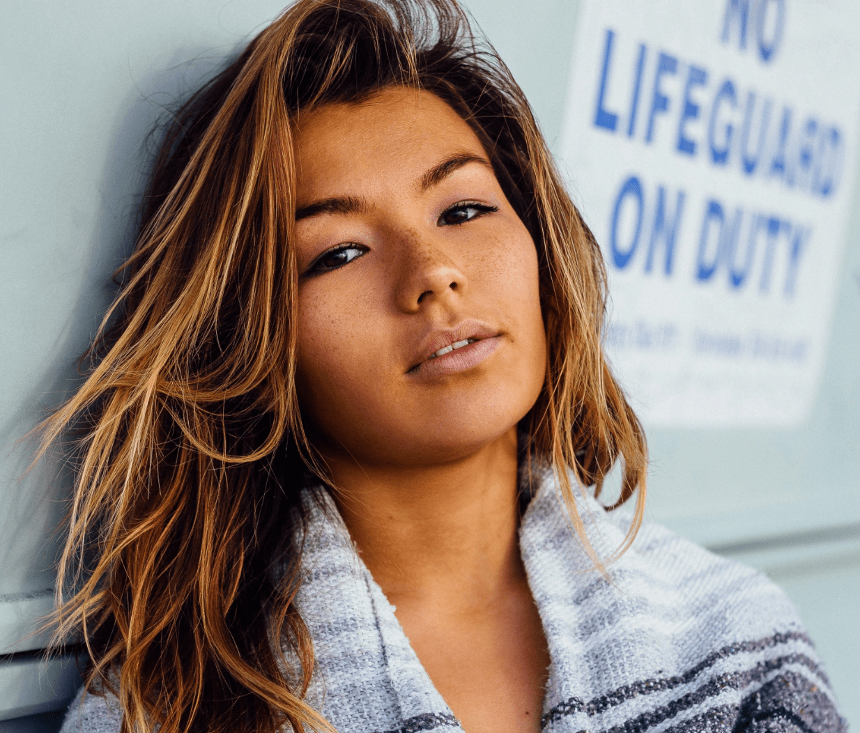 8 Ways A Strong Woman Acts Differently When She’s Falling In Love