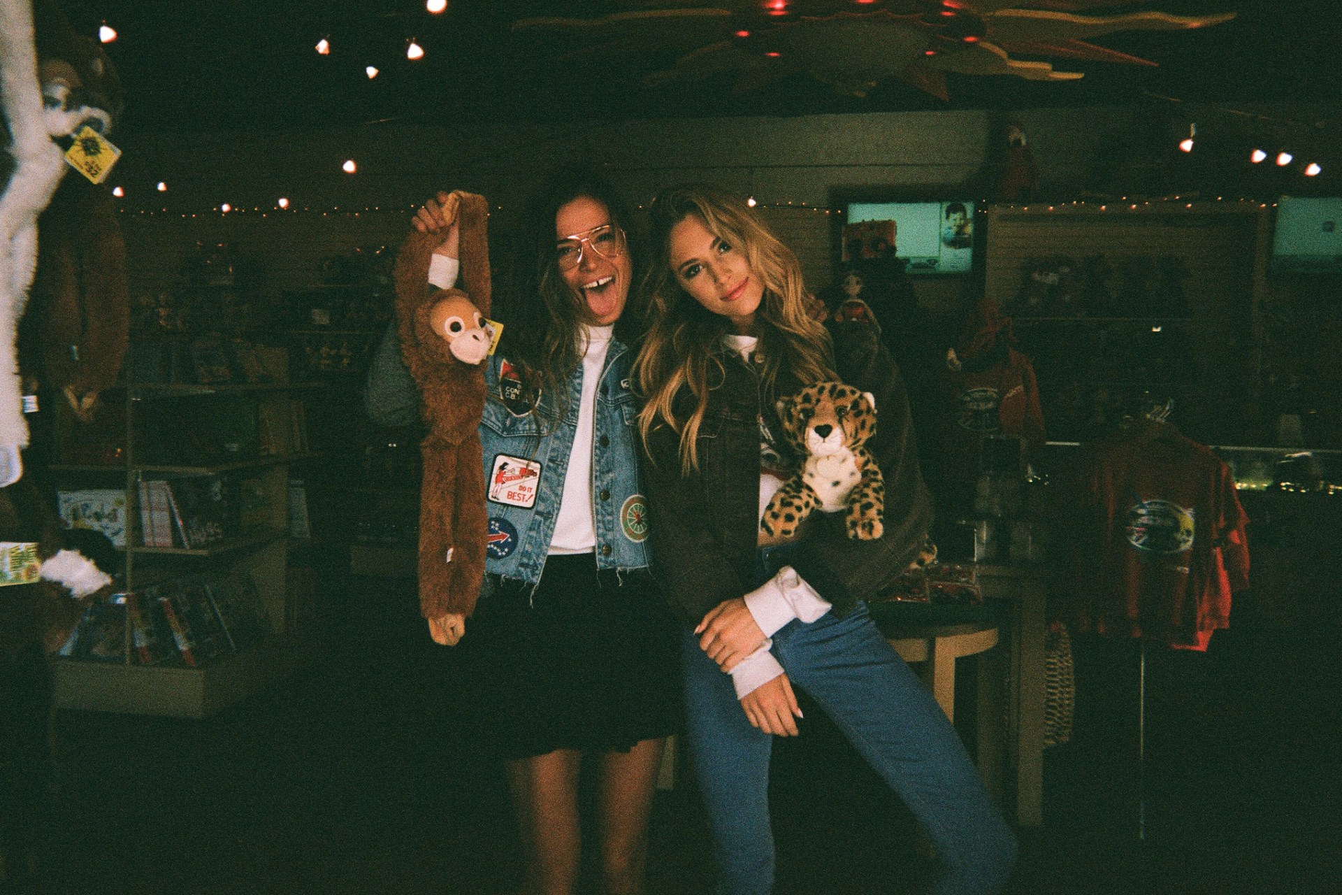 8 Reasons The Girl Who’s Always Single And The Girl In A Serious Relationship Make The Best Of Friends