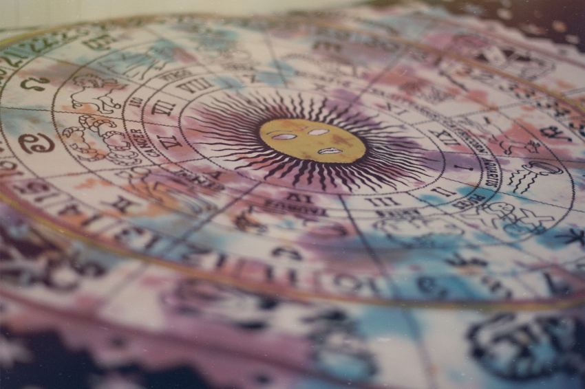 A Serial Killer Obsessed With Astrology Has Been Hunting Down Specific Zodiac Signs