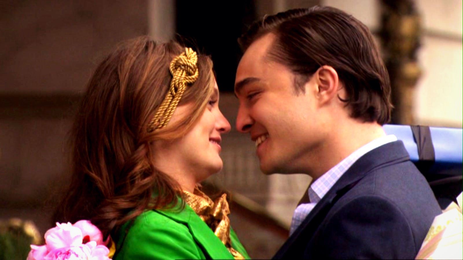 13 Little Signs He’s Completely Falling In Love With You