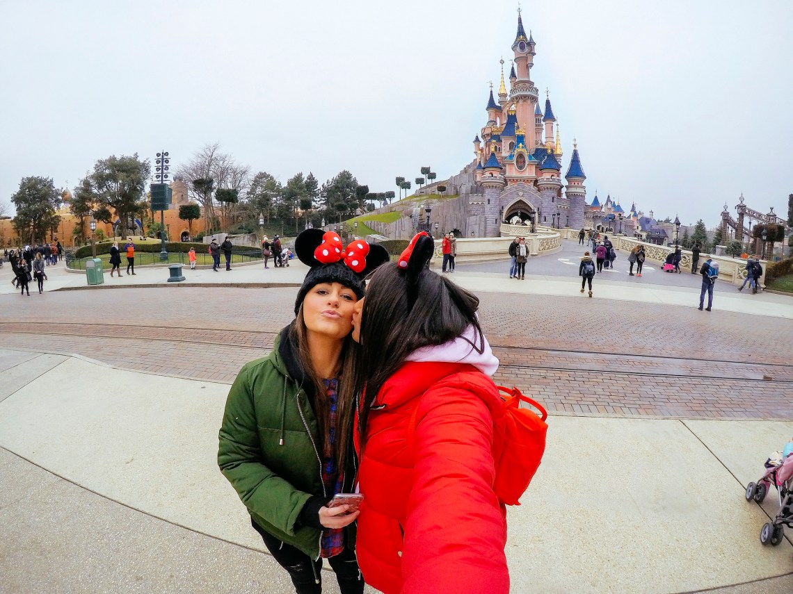 couple at disney