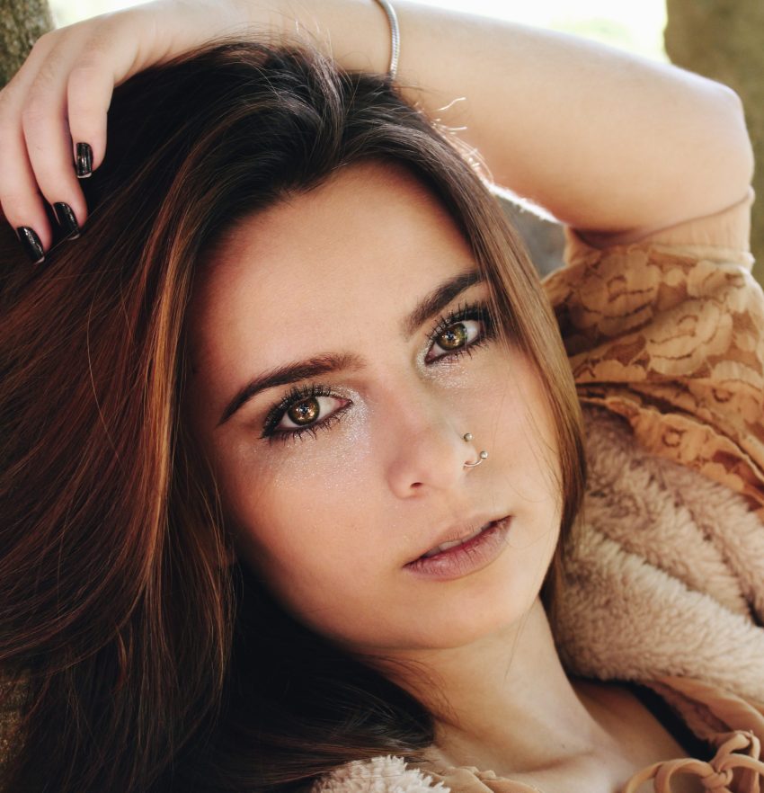 Girl in short-term relationships