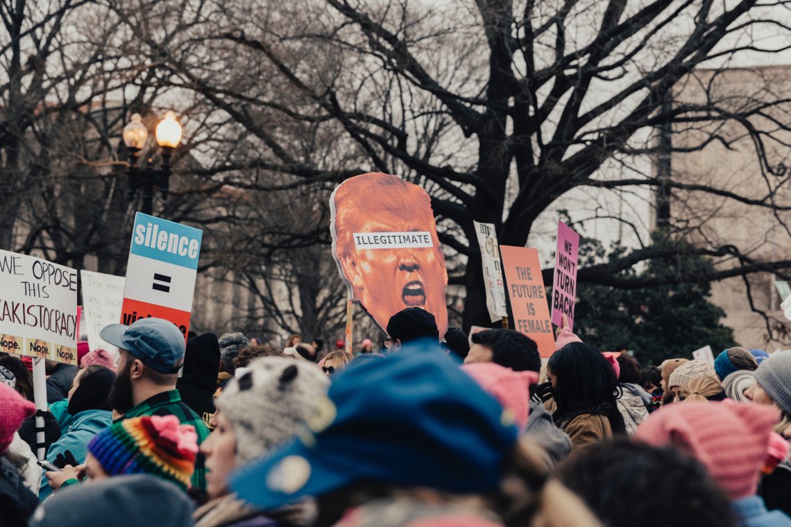 Crowds protesting the President