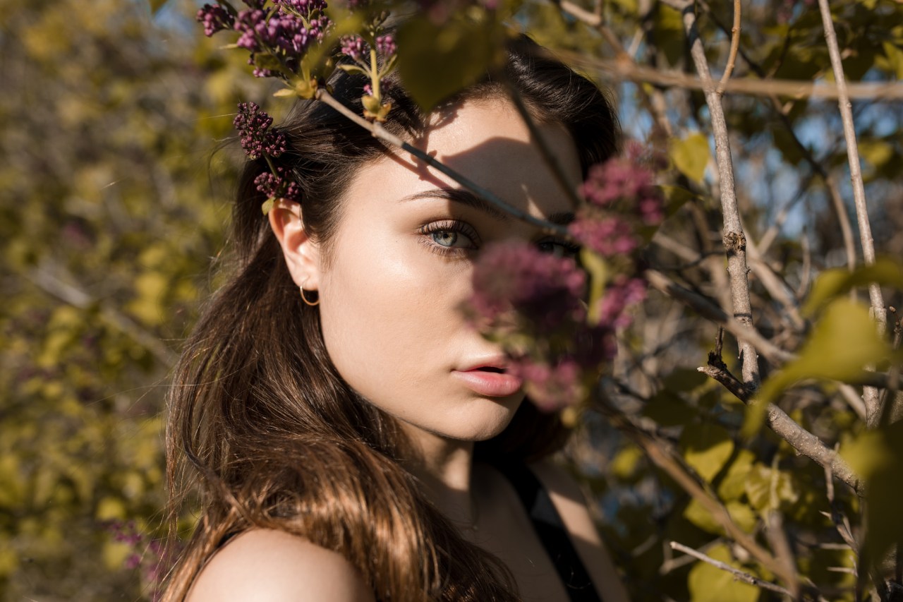 girl with blue eyes hiding