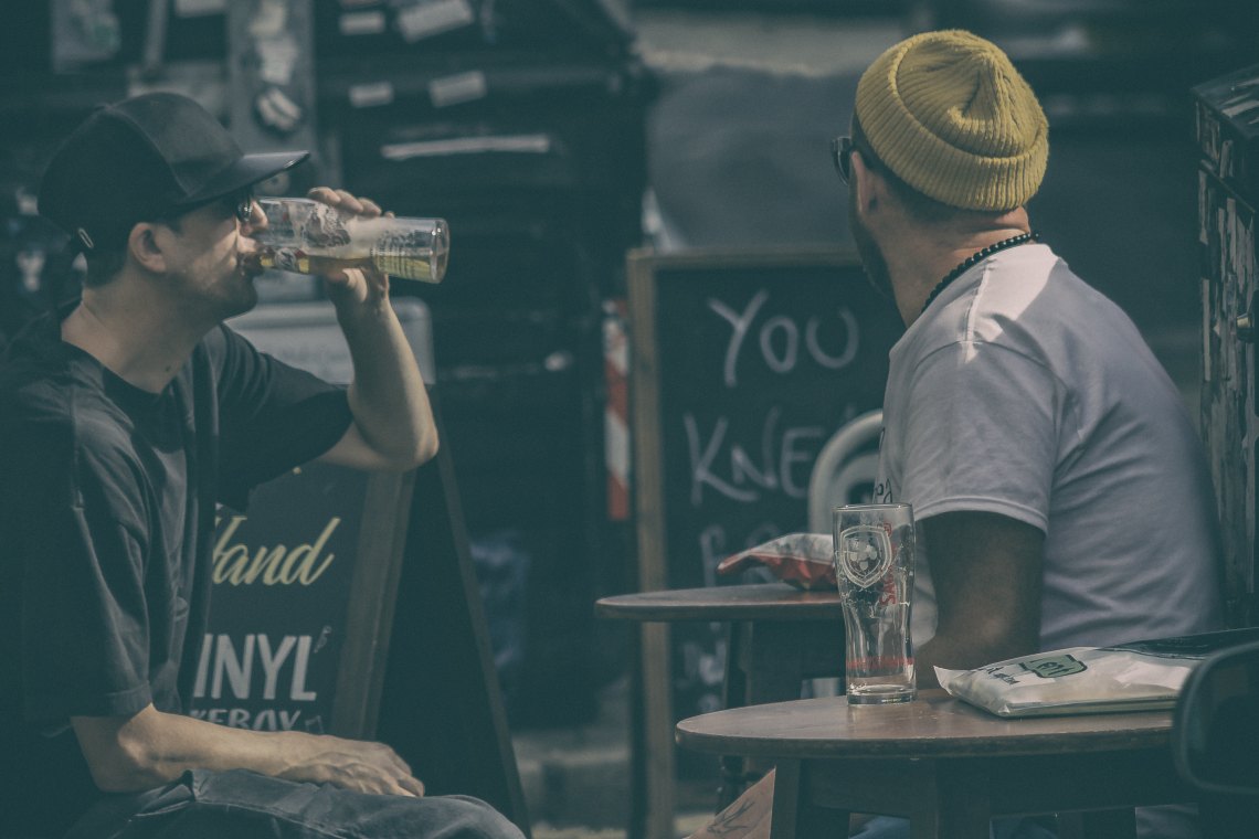 friends drinking beer