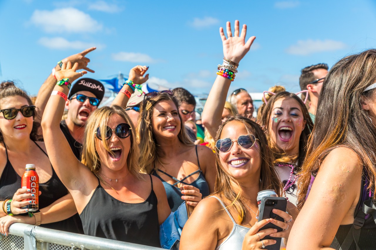 happy people, music festival, music festival guide