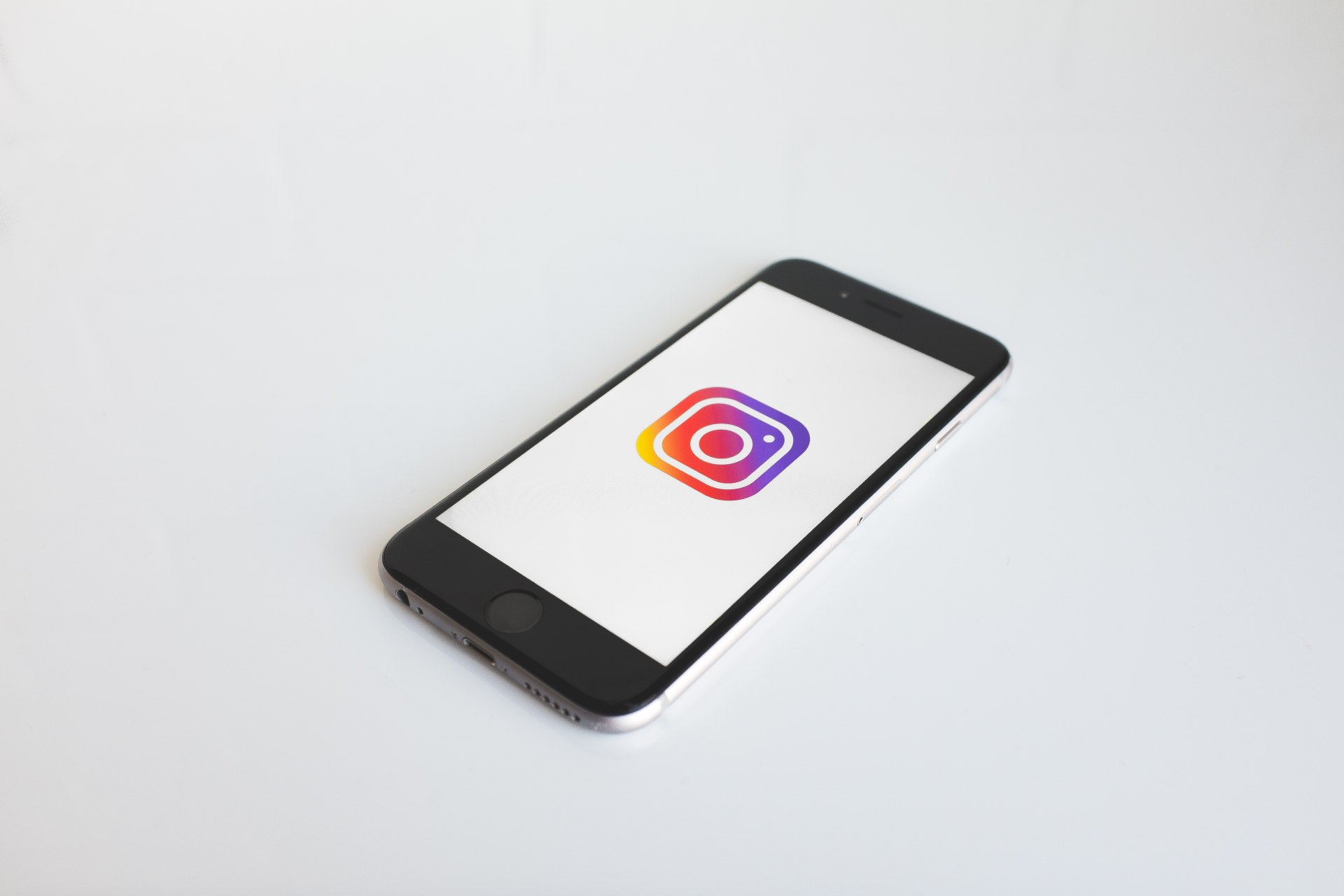 This New Instagram Update Will Ruin Your Entire Aesthetic (And Probably Your Life)