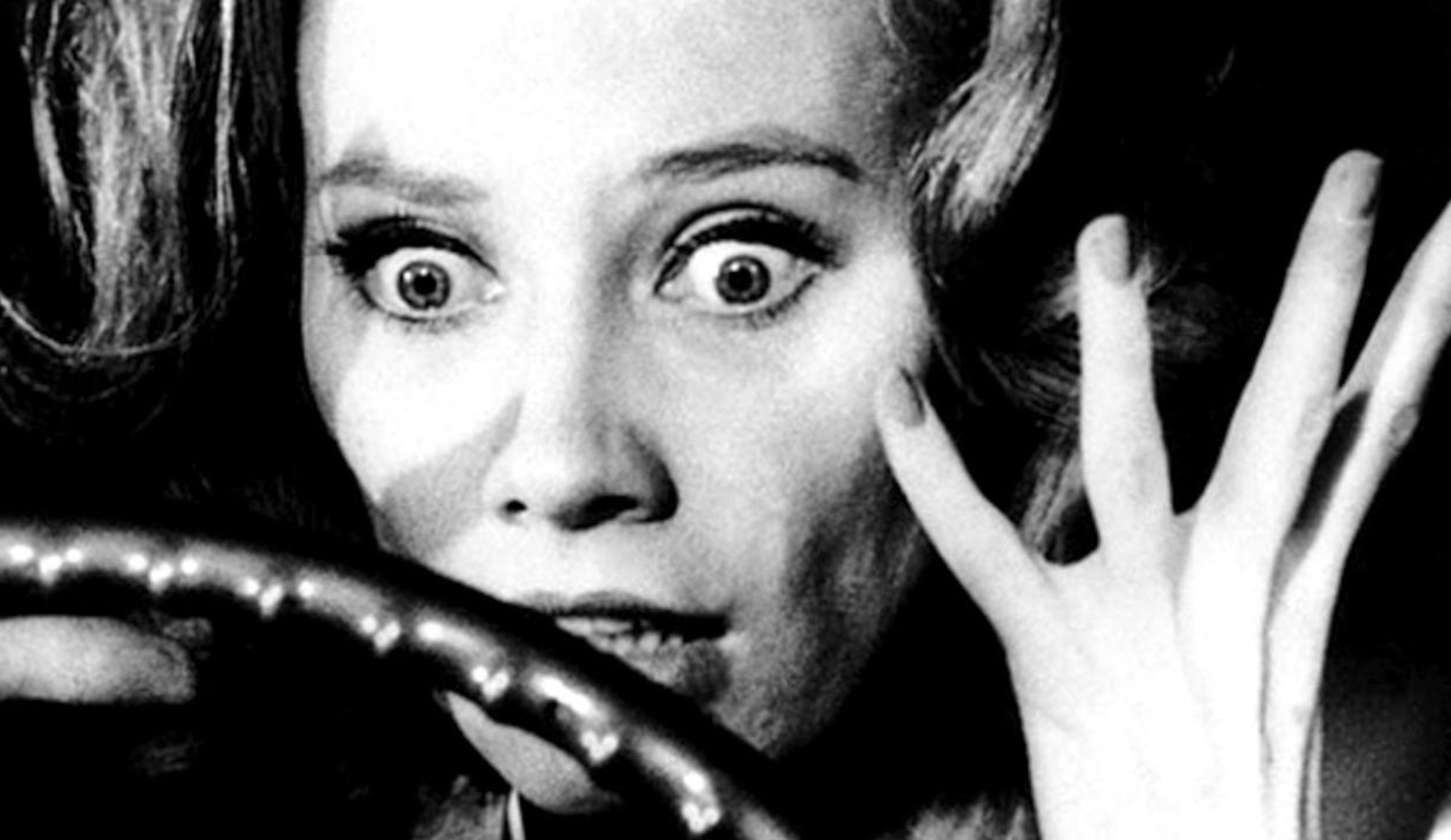 10 Classic Horror Movies Everyone Should See At Least Once