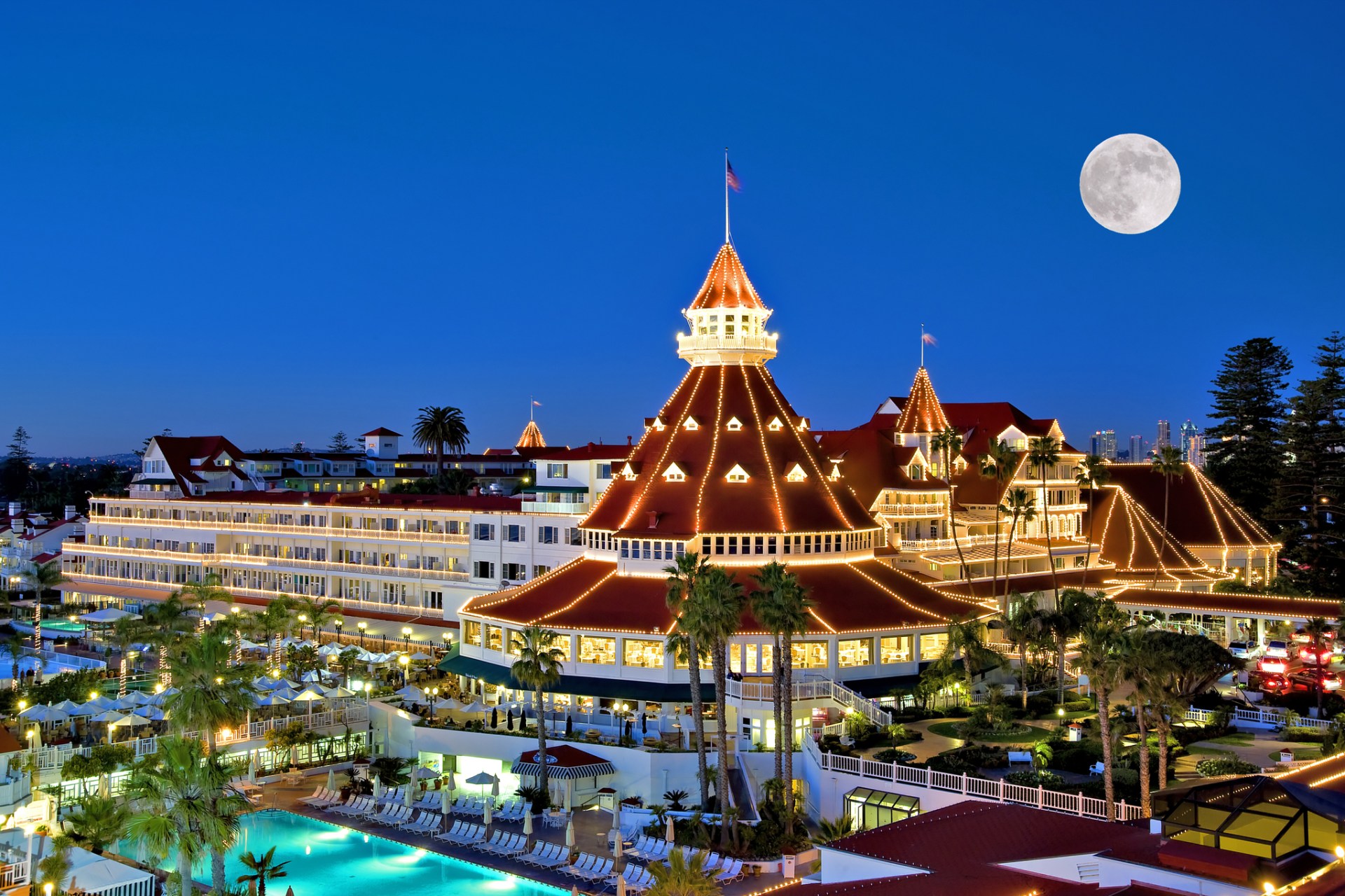 8 Haunted Hotels You Can Actually Visit This Halloween