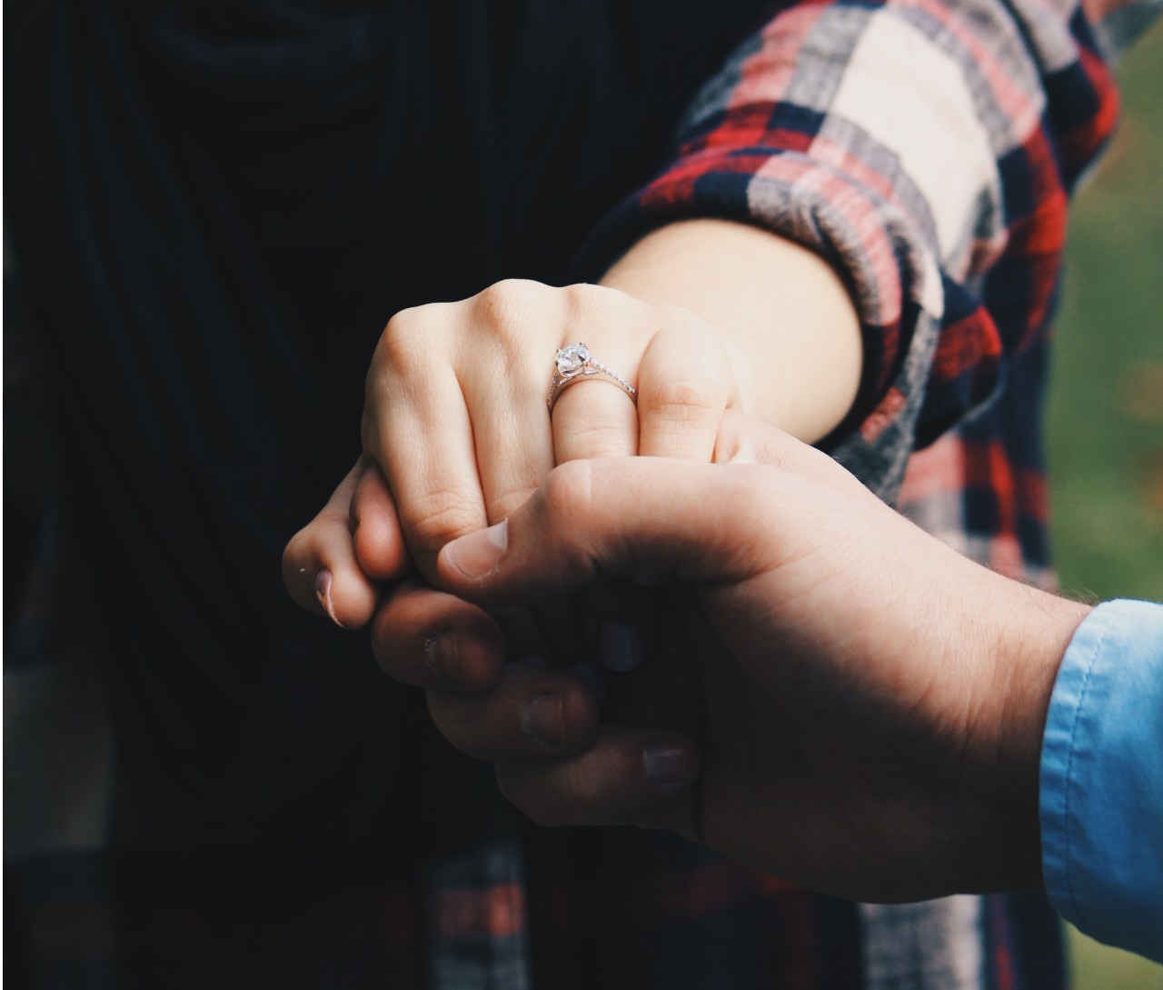 couple holding hands, breaking up, how likely to breakup with you