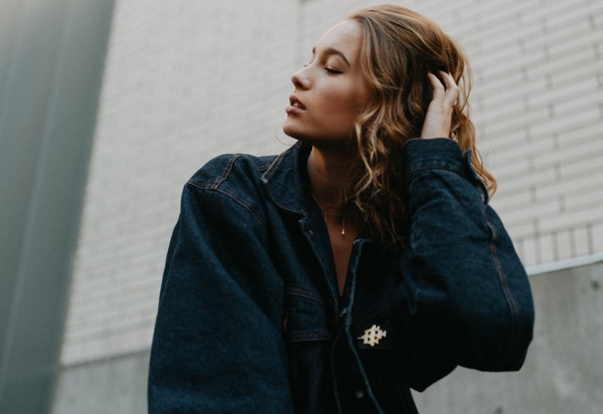 5 Unconscious Habits That Are Ruining The Way You Talk To The People In Your Life