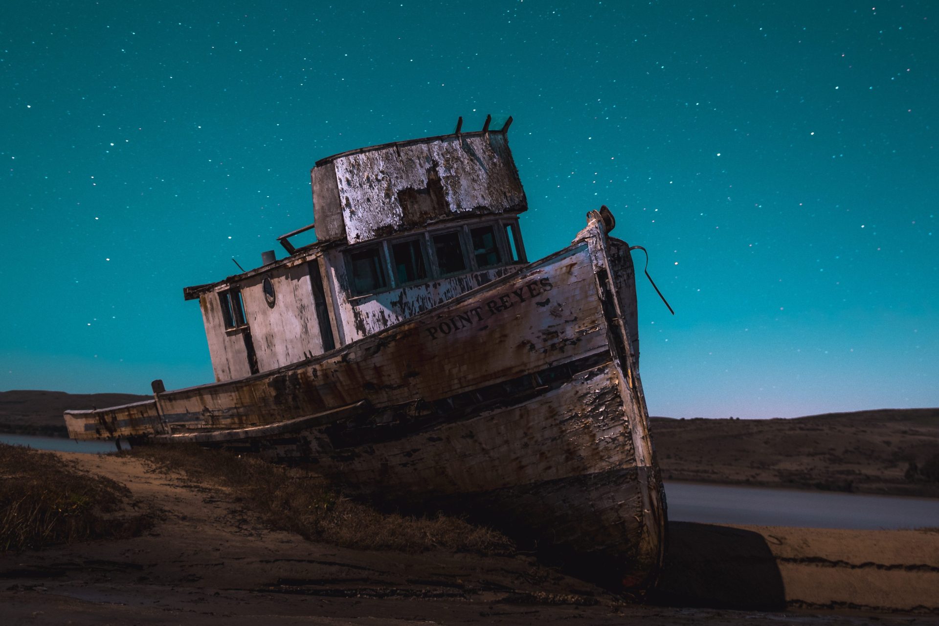 20 Survivors Of Plane Crashes, Shipwrecks, And Other Gruesome Disasters Tell Their Story