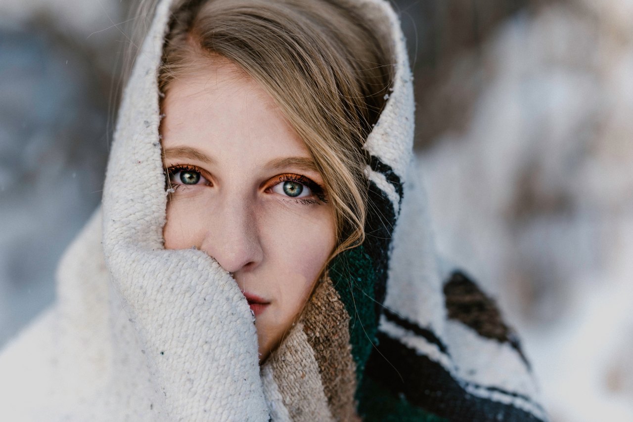 girl with sweater, never be happy if you're only focused on one thing, finding happiness