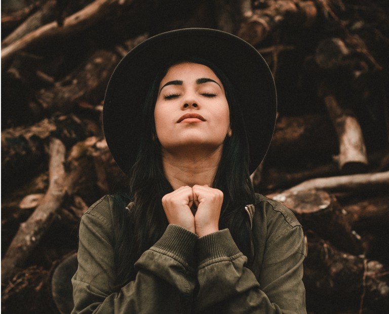 girl looking up, beautiful calm girl, praying to god, god, faith, Christianity, don't be afraid, don't let fear keep you from glory, glory