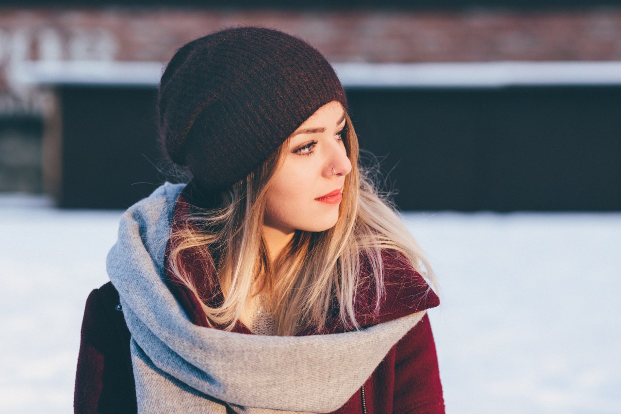 girl in a hat in the snow