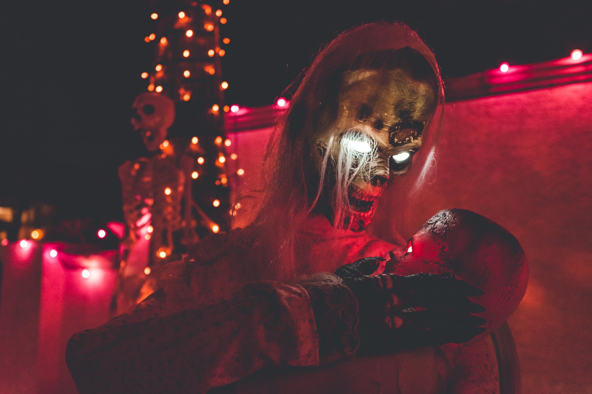25 People Tell The TRUE Spooky Story That Still Haunts Them Today