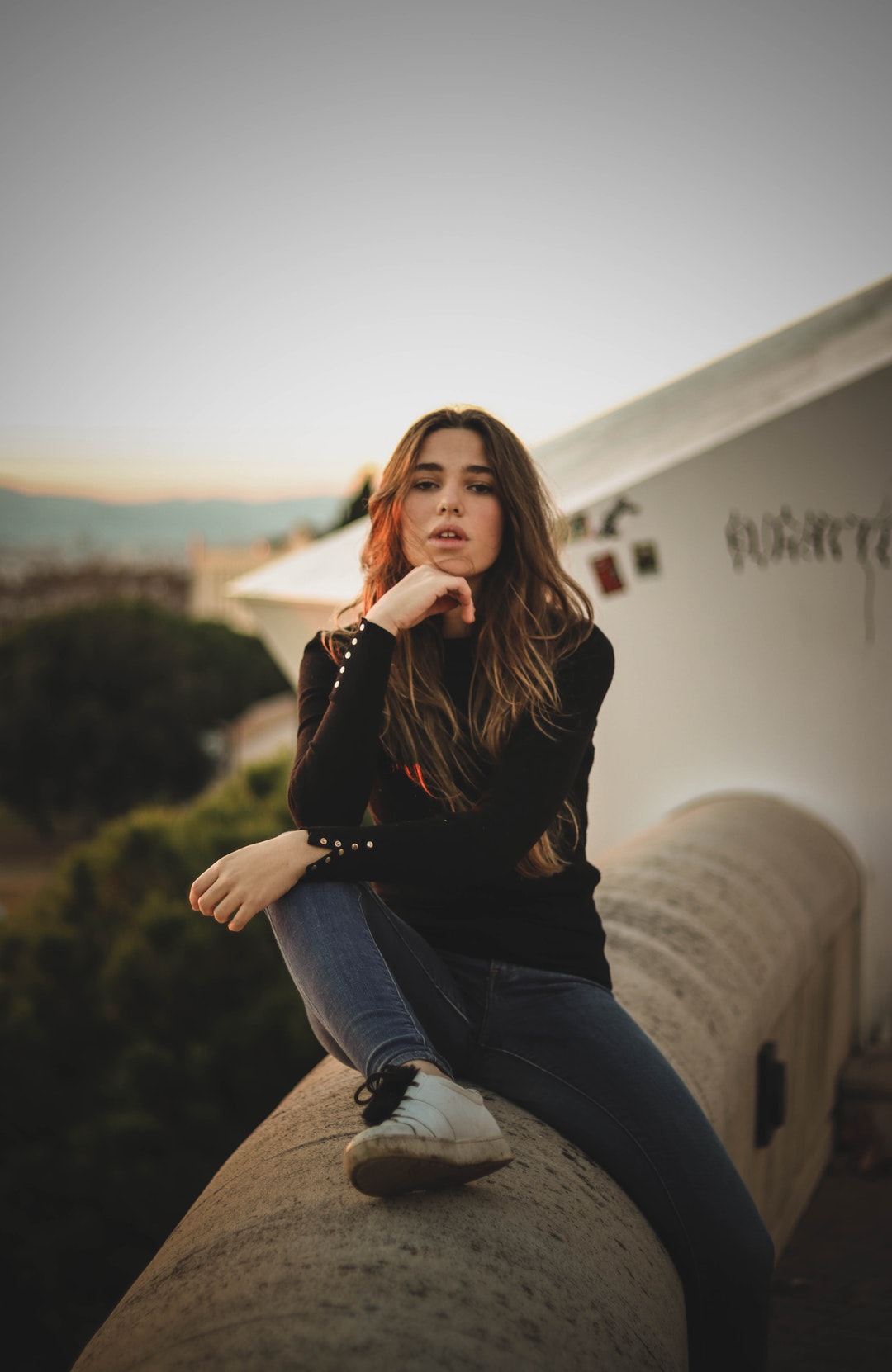 woman wearing black long-sleeved top