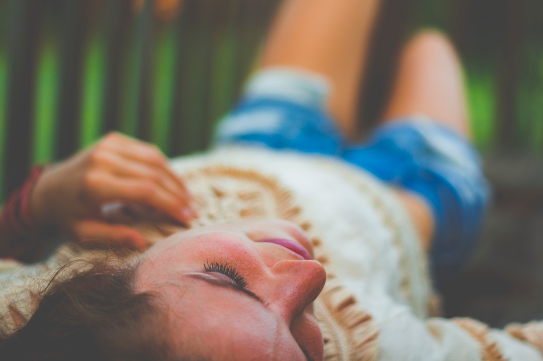 shallow focus photography of woman