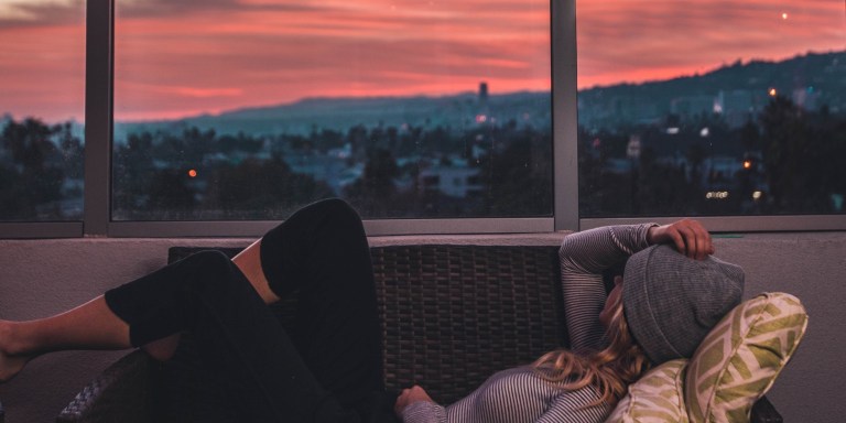 9 Signs It’s An Almost Relationship (So You Can Get The Hell Out Now)