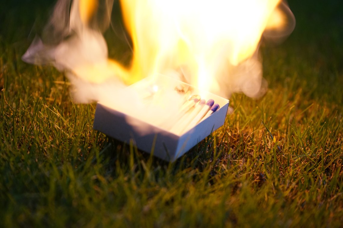 matches burning 