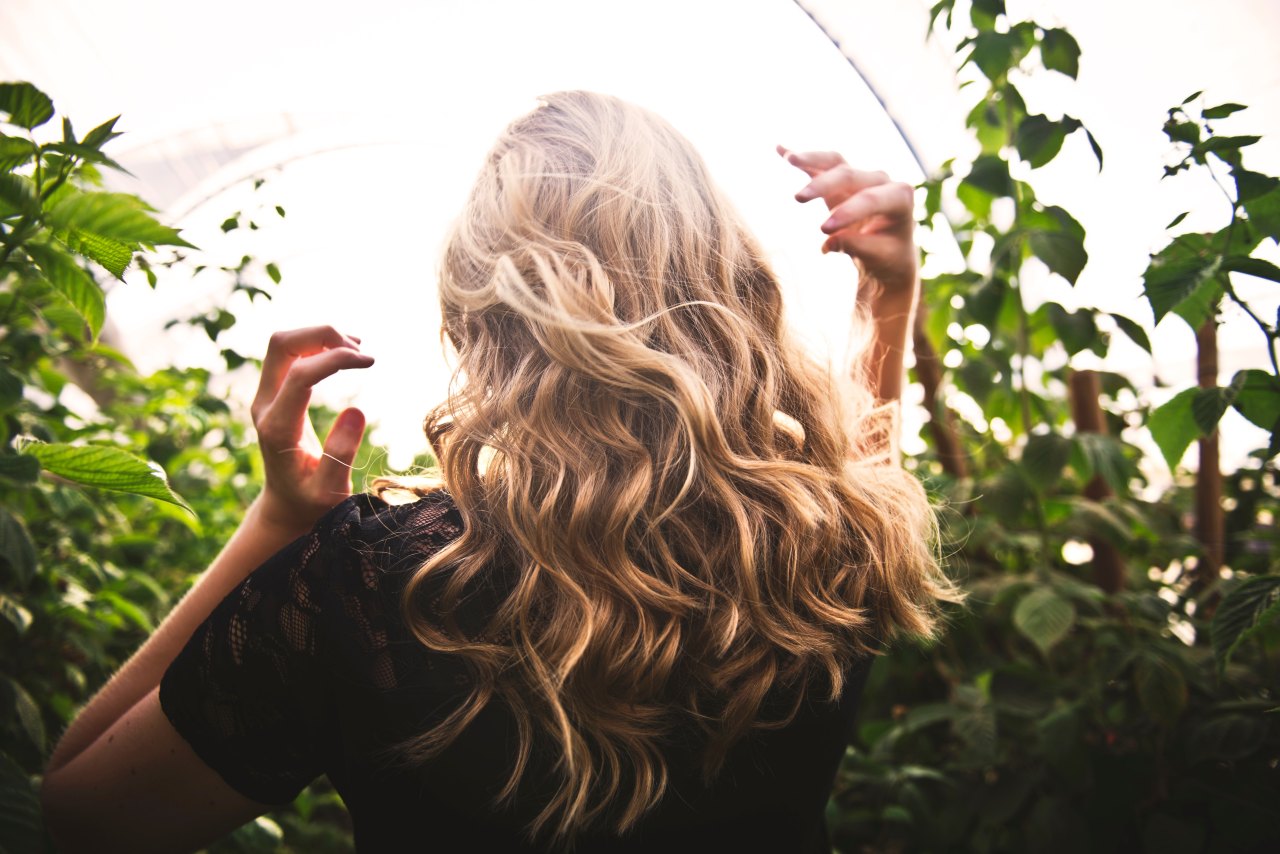 blonde girl curls sunshine