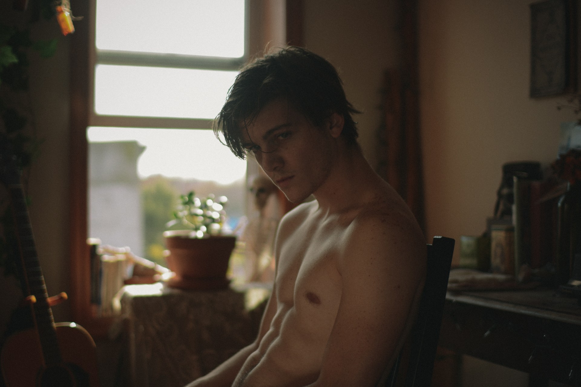 17 Signs He’s Not Mysterious, He’s Actually Just An Asshole