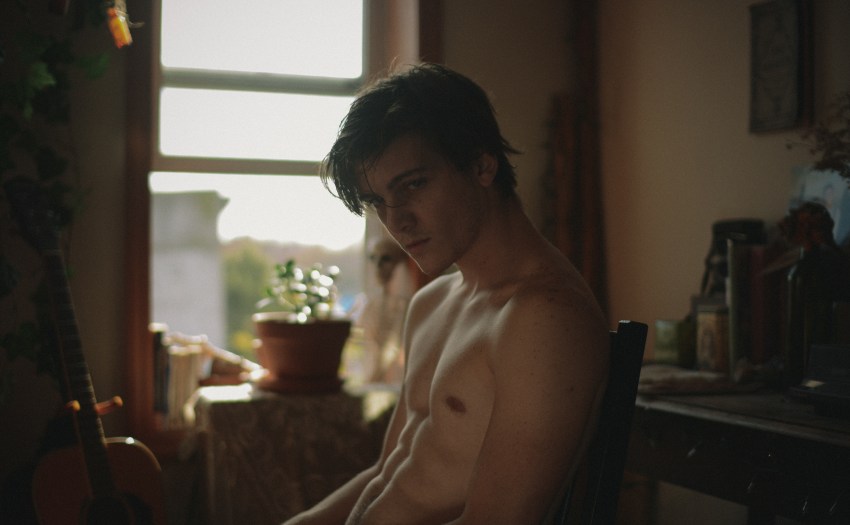 17 Signs He’s Not Mysterious, He’s Actually Just An Asshole