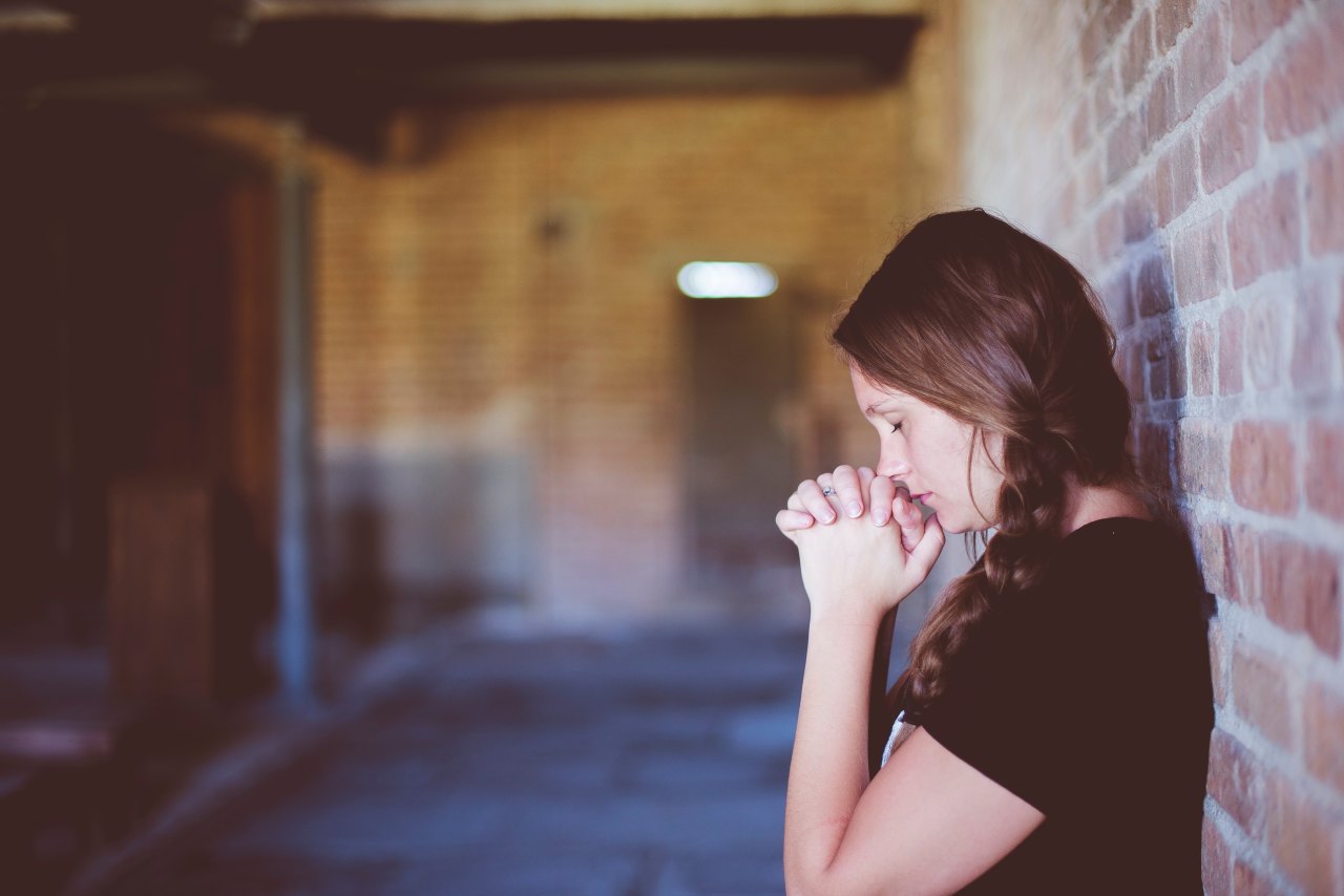 woman praying