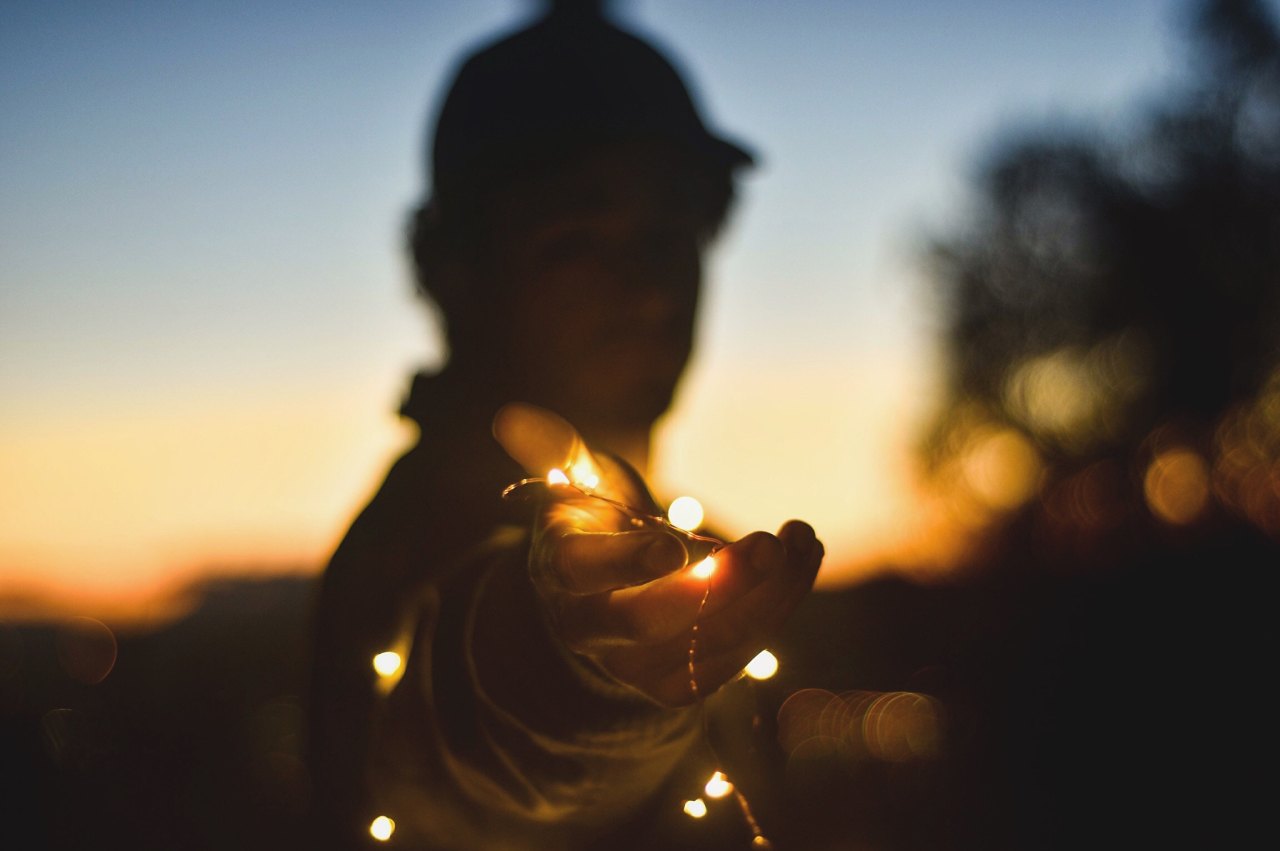 hand holding some lights