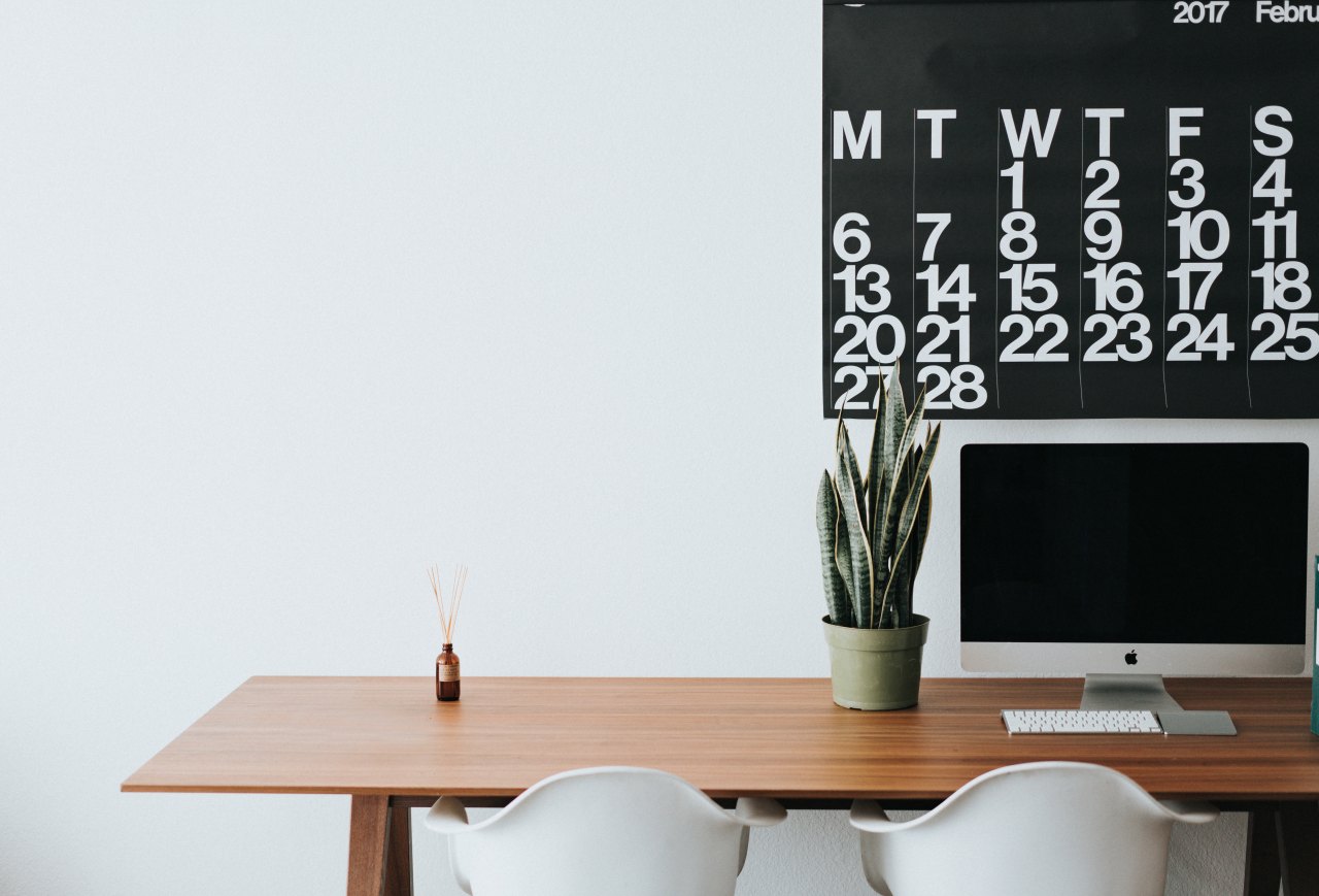 Calendar plant minimalistic desk