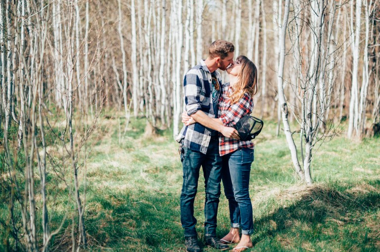 couple kissing