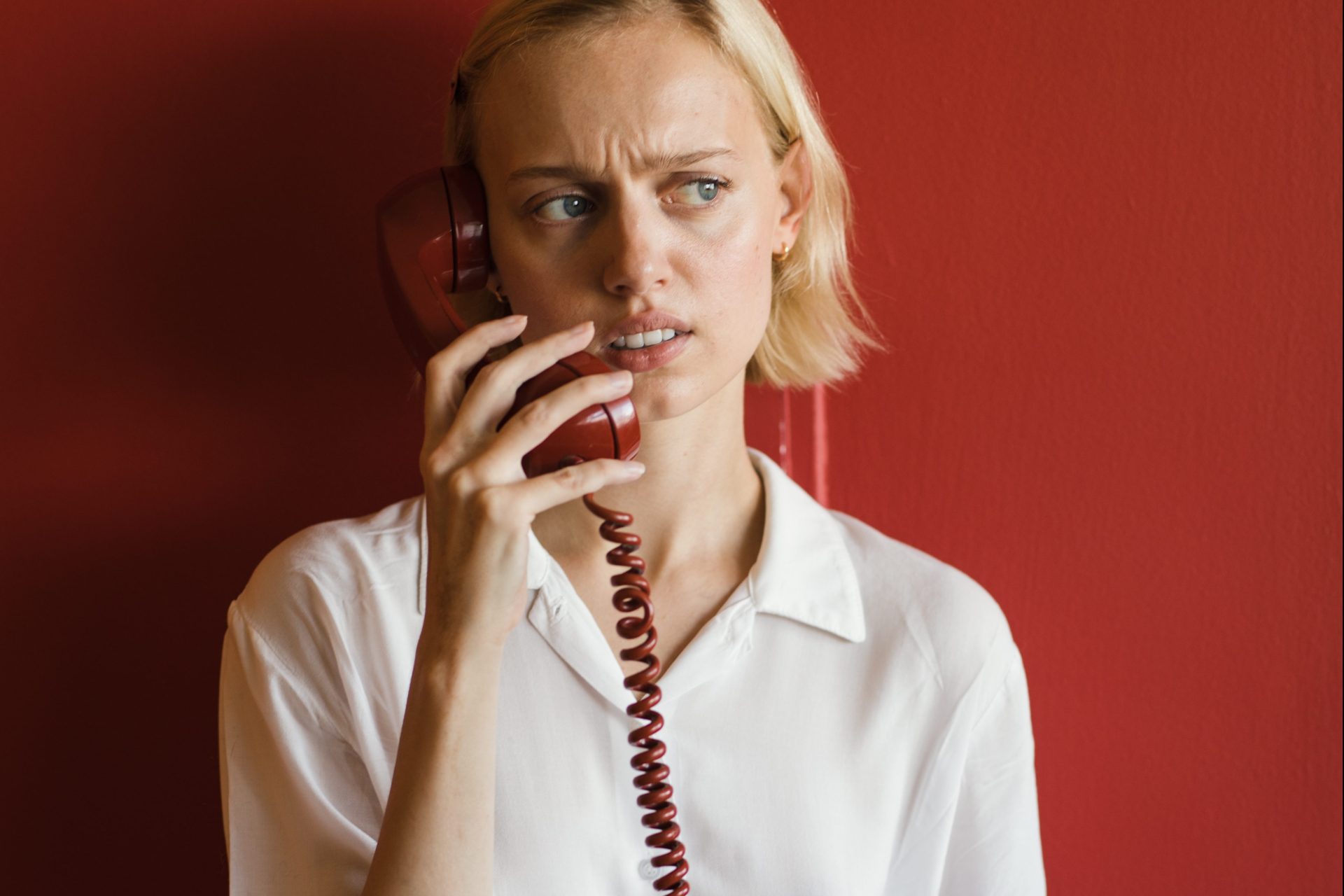 24 Men And Woman Share Their True Creepy Phone Call Stories That Freak You The Eff Out