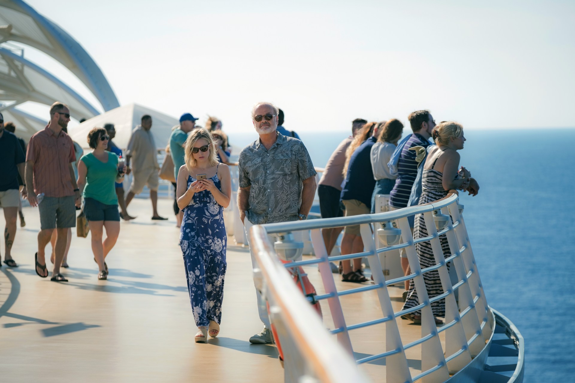 10 Ways Girls Who Have Had A Broken Relationship With Their Dad Love Differently