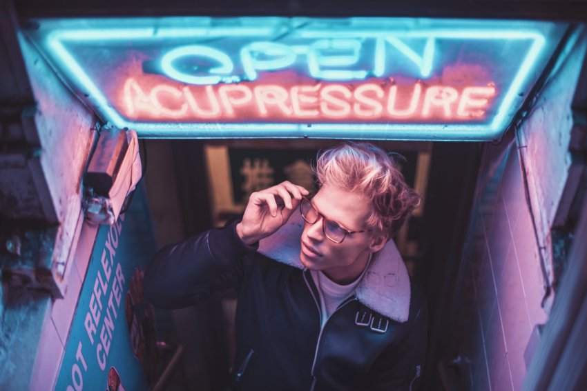 6 Subtle Signs That They’re Not As Into You As You Think