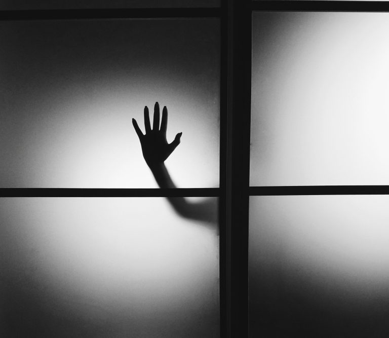 35 Victims On The Creepiest, Gut-Twisting Thing They Have Seen Through Their Window