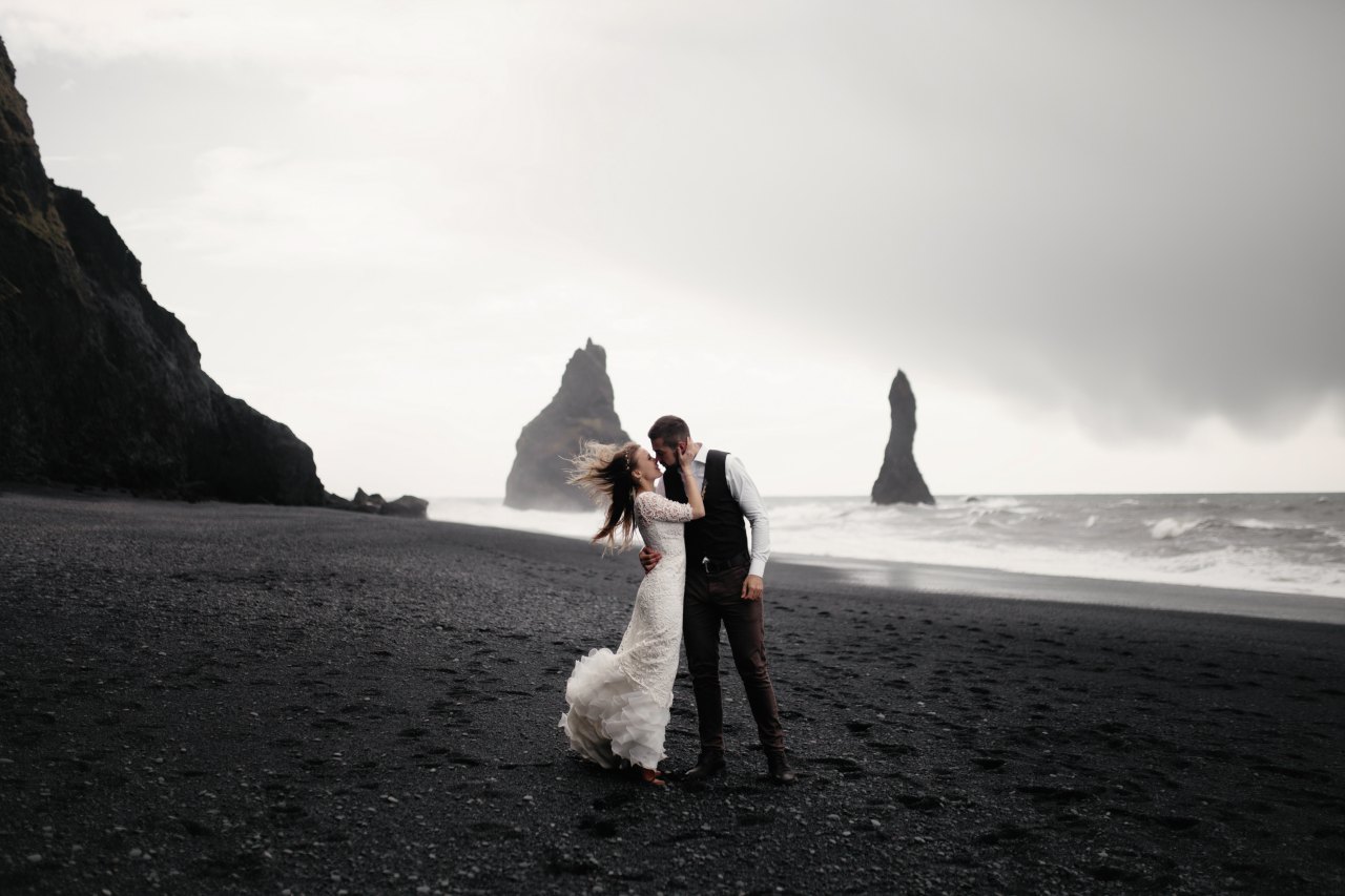 50 Married Couples Reveal What They Regret The Most About Their Wedding Day