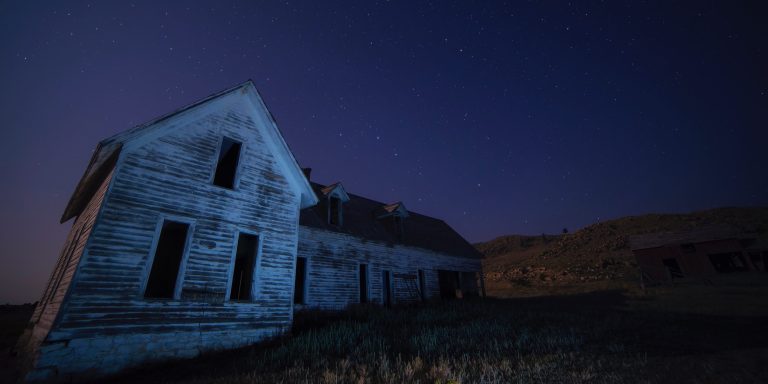 30 Anonymous People Admit To Dark Things That Happened In Their Secluded Hometown 