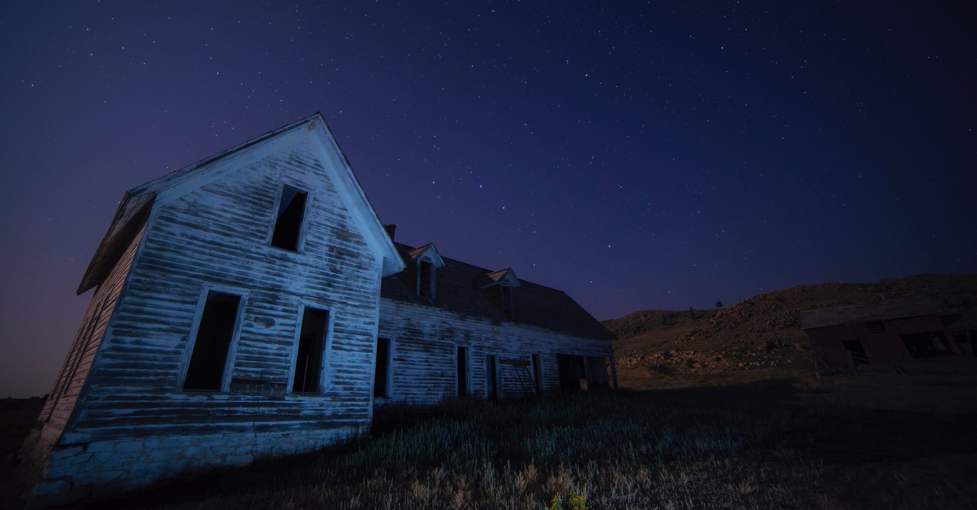 30 Anonymous People Admit To Dark Things That Happened In Their Secluded Hometown 