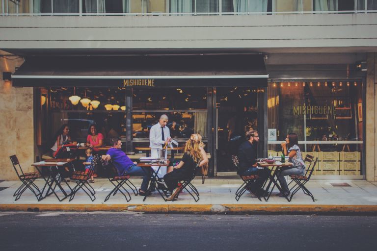 30 Fierce Comebacks Waiters Can Give To Their Rudest Customers 