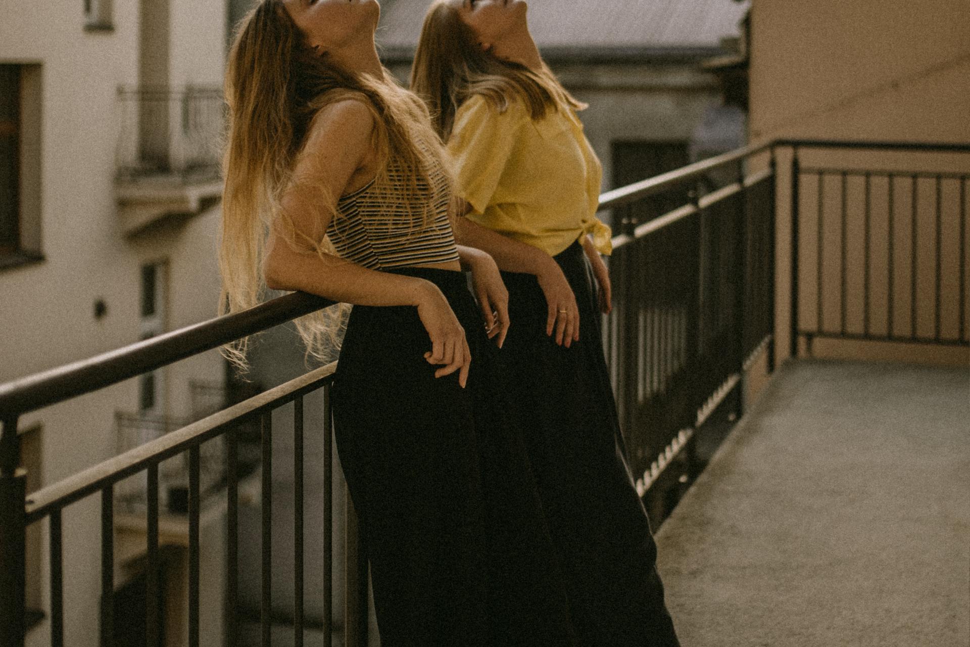These Zodiac Pairs Make The Absolute Best Friends