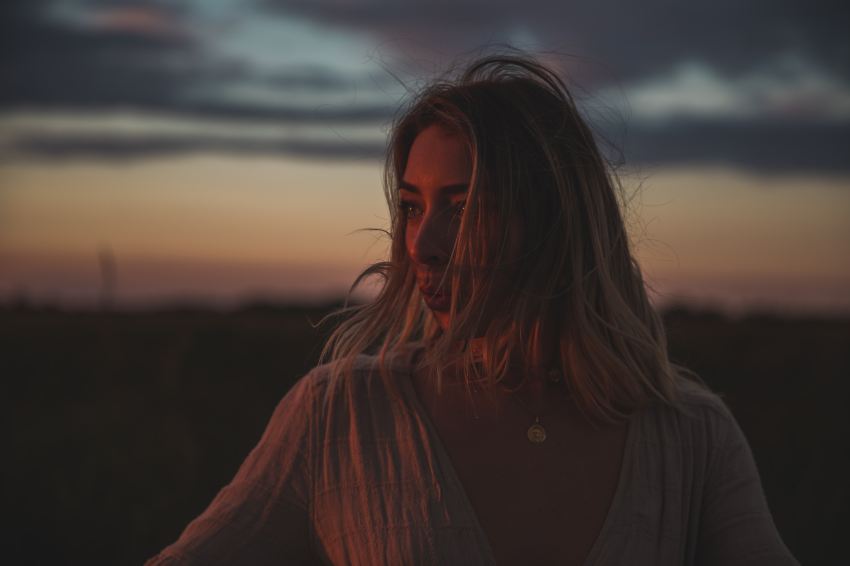 woman wearing white scoop-neck shirt