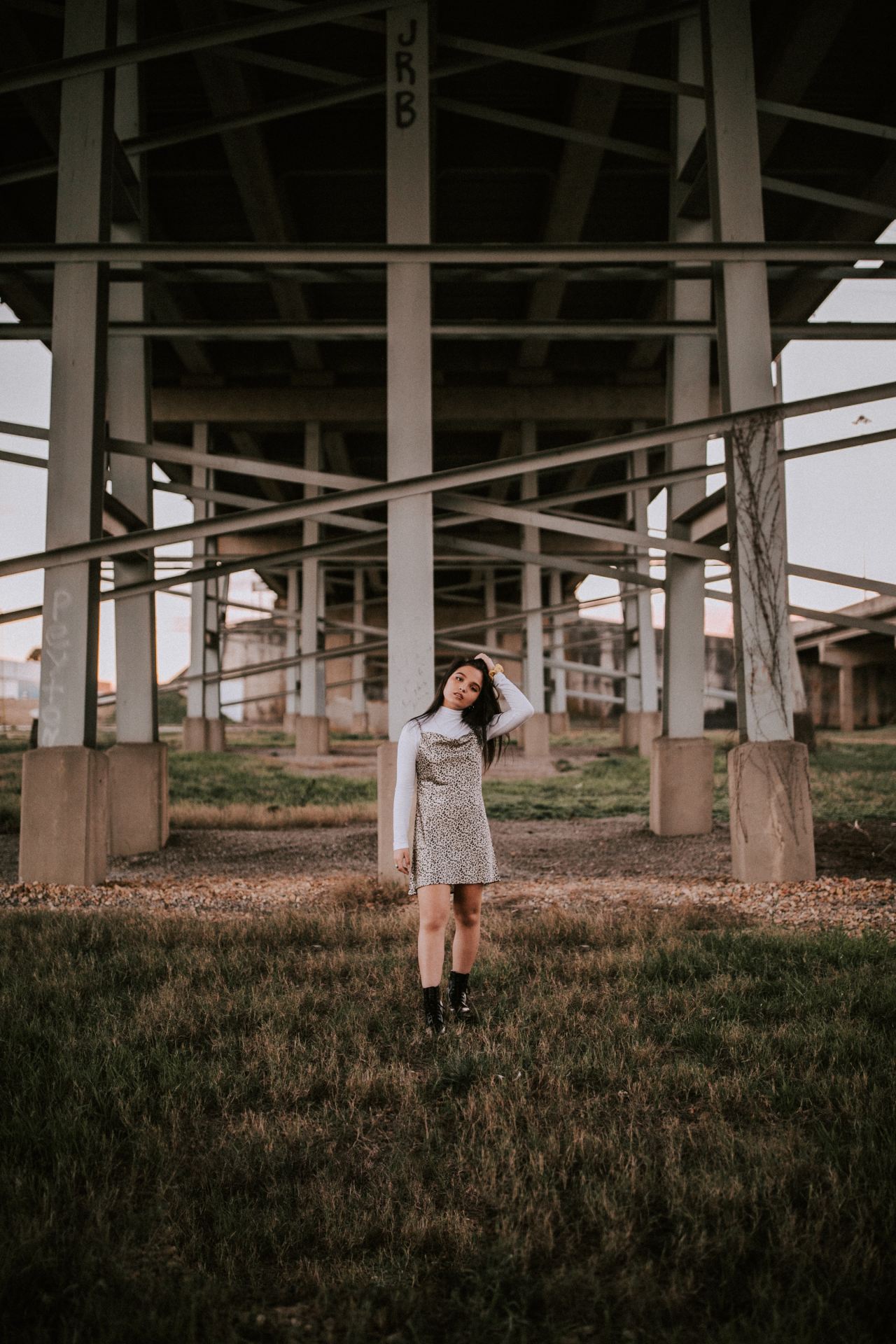 woman wearing gray dress