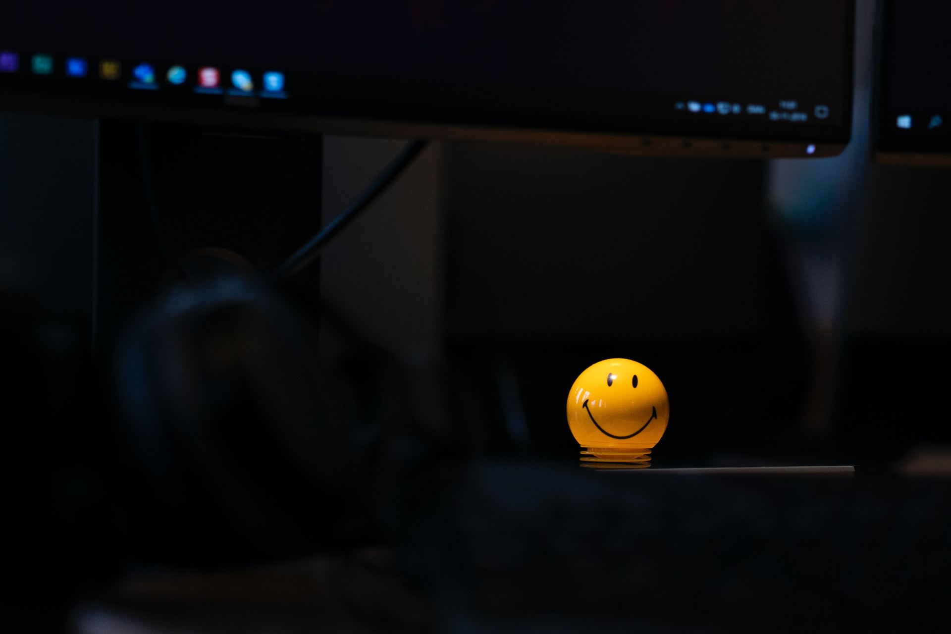 emoji table lamp