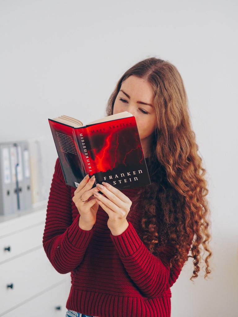 What You’re Like As A Girlfriend, Based On Your Favorite Book Genre