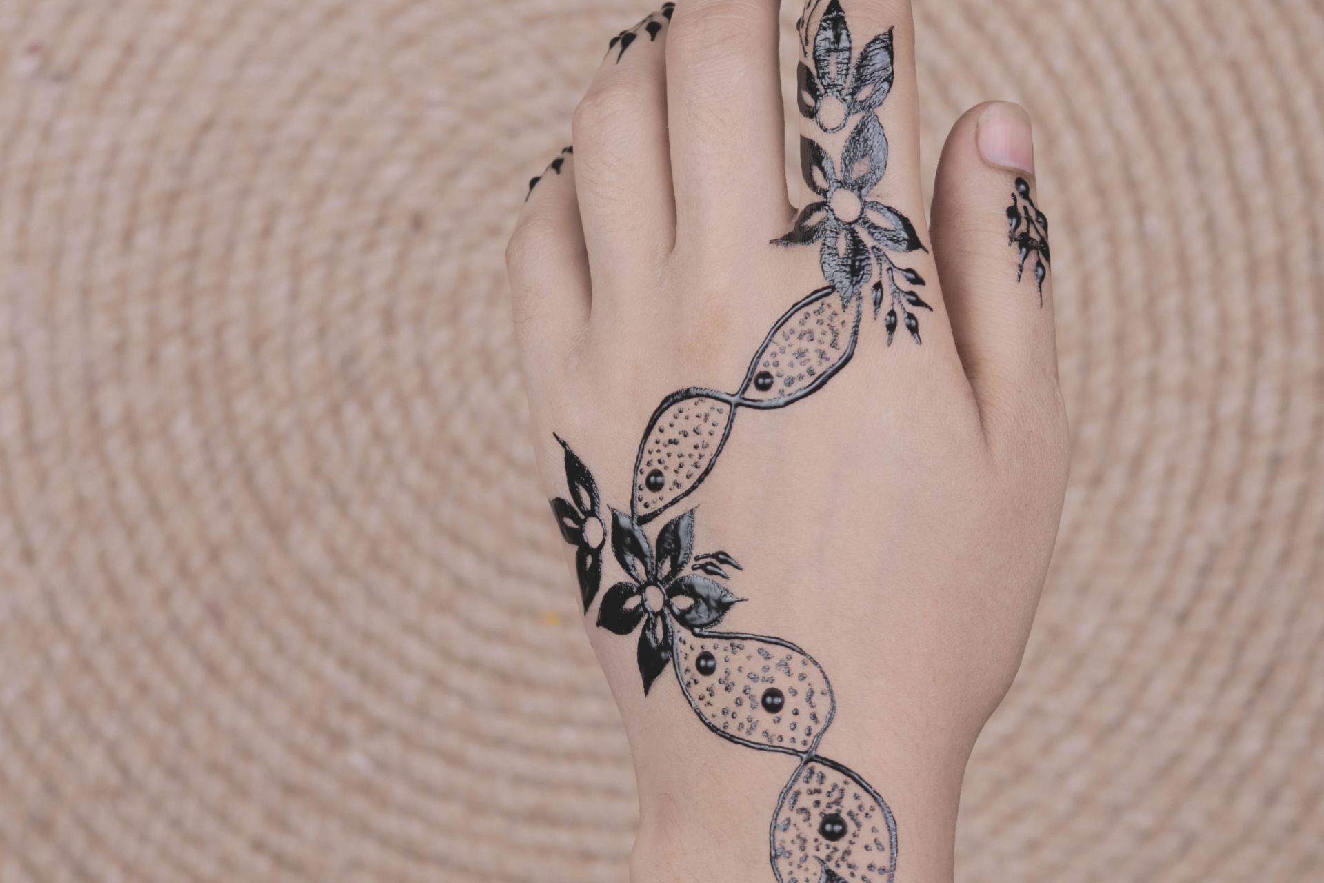 lack floral mehndi tattoo