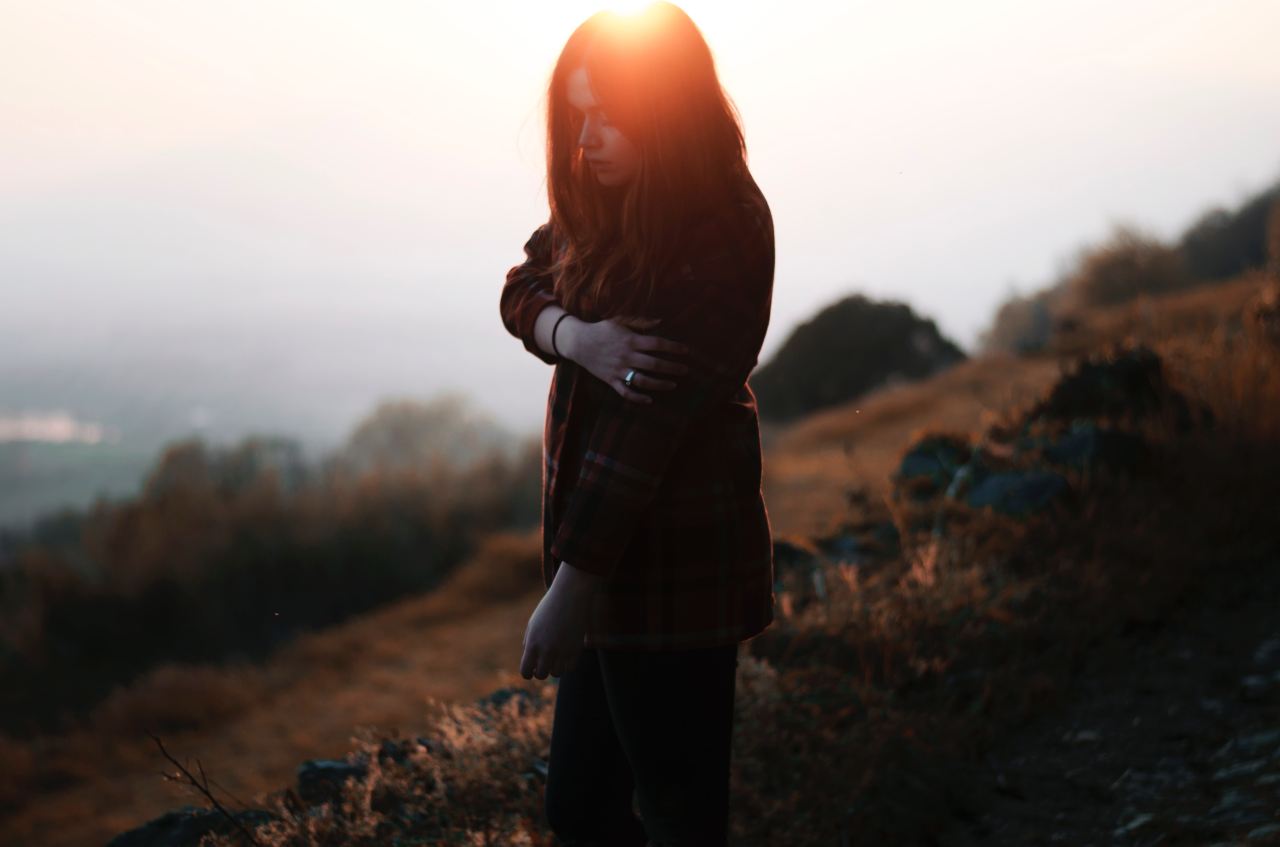 woman holding her shoulder