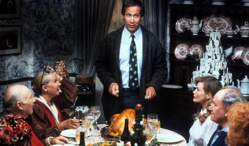 Chevy Chase, Beverly D'Angelo, Diane Ladd, Doris Roberts, E.G. Marshall, and John Randolph in National Lampoon's Christmas Vacation (1989)